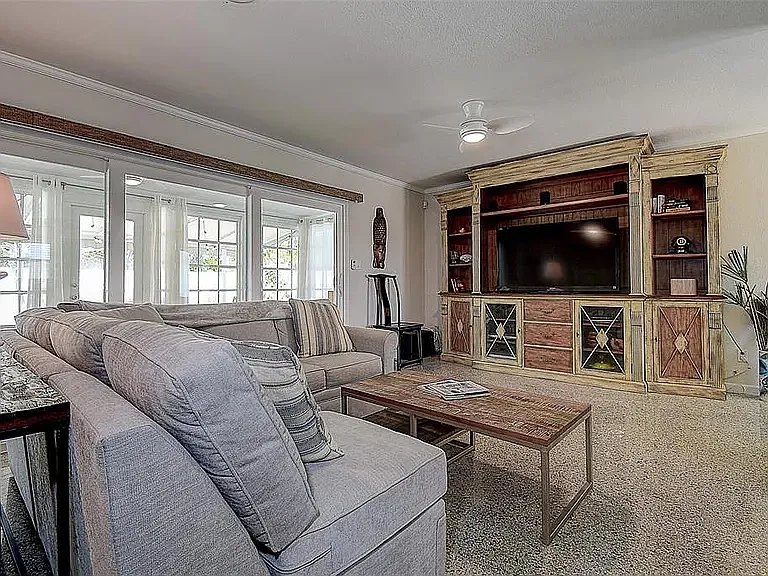 2800 E Vina Del Mar Blvd — Photo 10