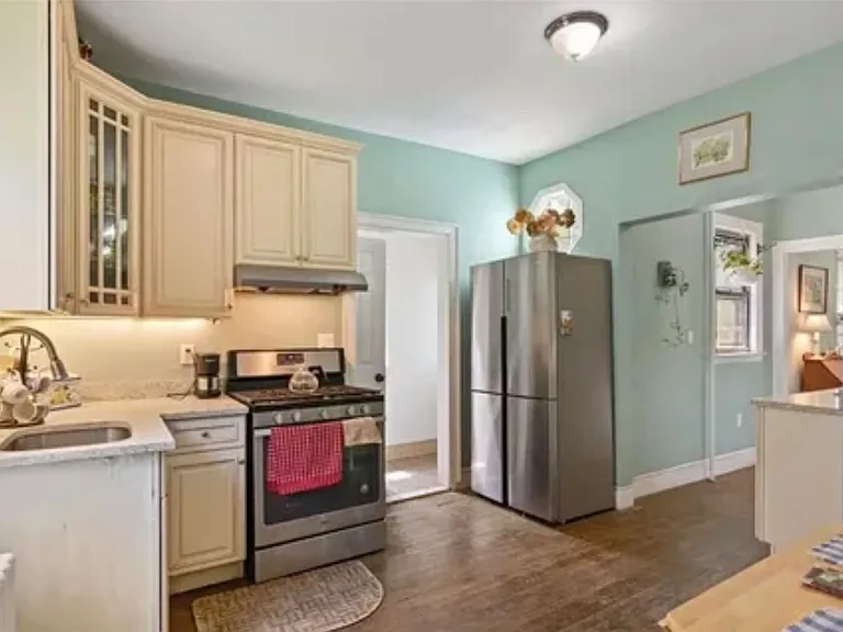 226 Castleton Ave — Photo 4