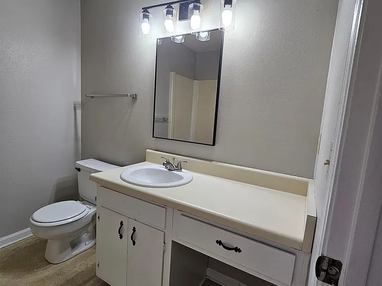 2388 Gregory Dr — Photo 37