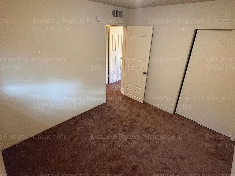 804 Niles St — Photo 19