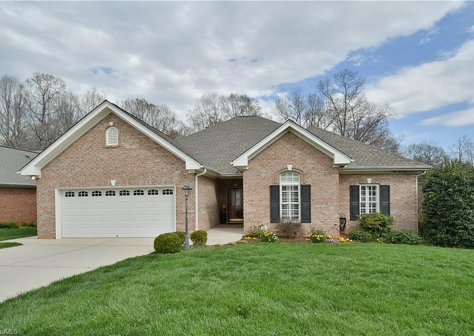 1st image of 121 Oakmont Dr