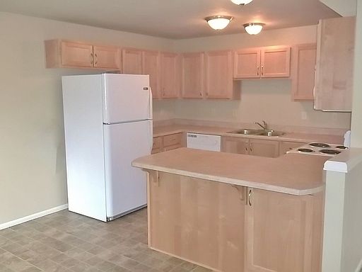 3rd image of 1890 Oak St APT 5