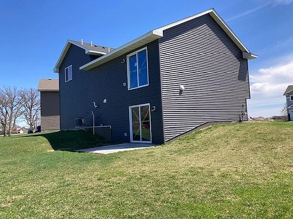 2nd image of 828 Poplar Dr SE