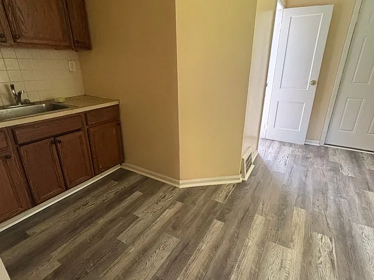 800 London Rd — Photo 4