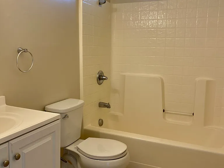 211 Bronson St #211 — Photo 5