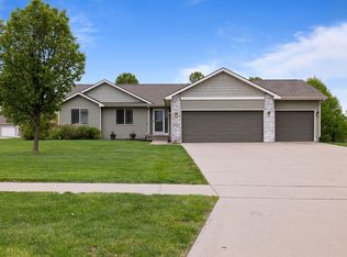 7408 Longboat Dr, Johnston, IA 50131