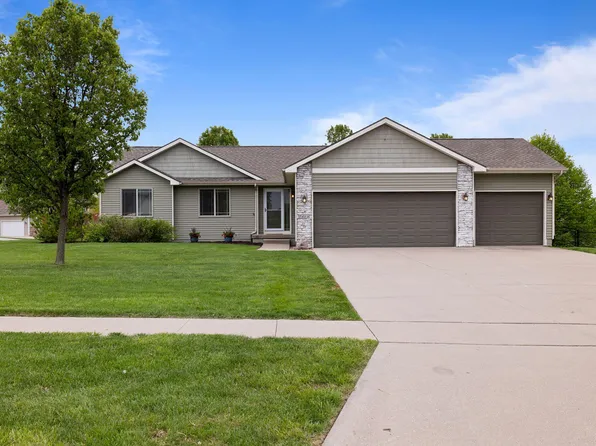 7408 Longboat Dr, Johnston, IA 50131