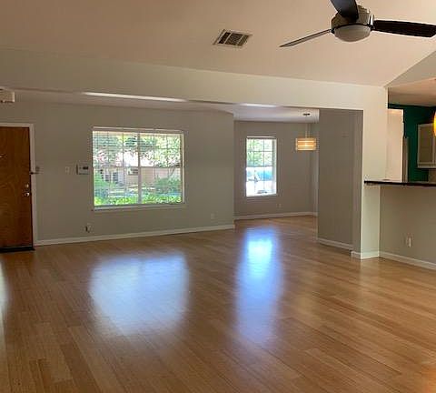 5th image of 1902 Sunny Brook Dr