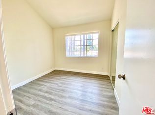 6941 Hazeltine Ave #10, Van Nuys, CA 91405