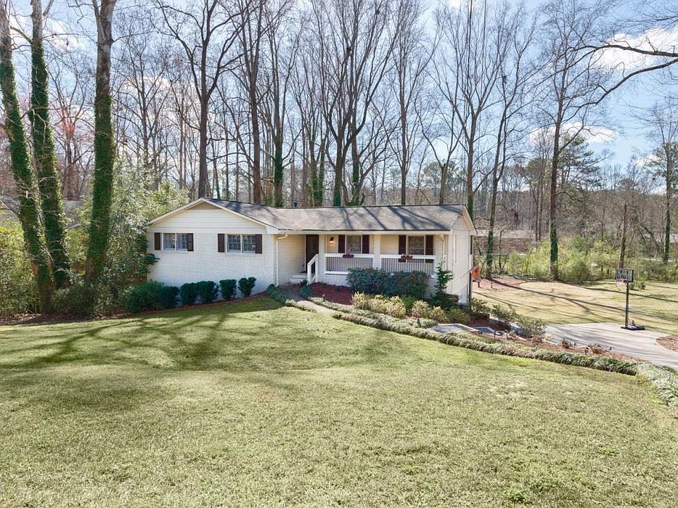 1st image of 860 Pinehill Dr SE