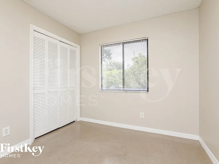 2084 Everest St — Photo 12