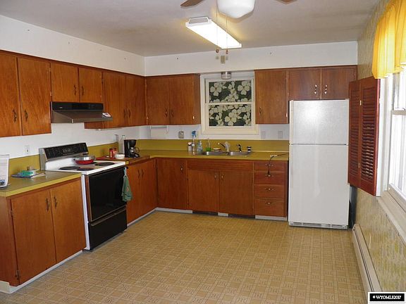 2nd image of 212 Mesquite Cir