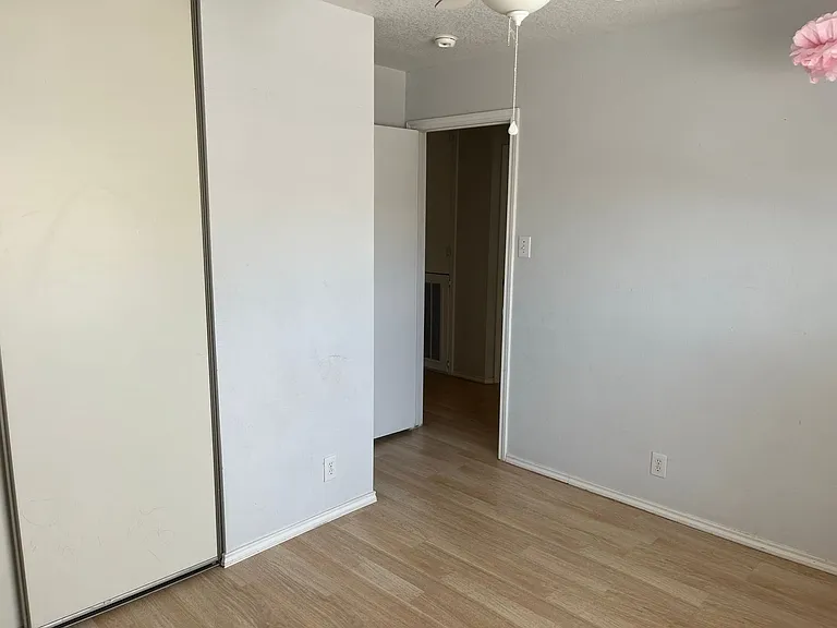 15 McLennan Oak — Photo 18