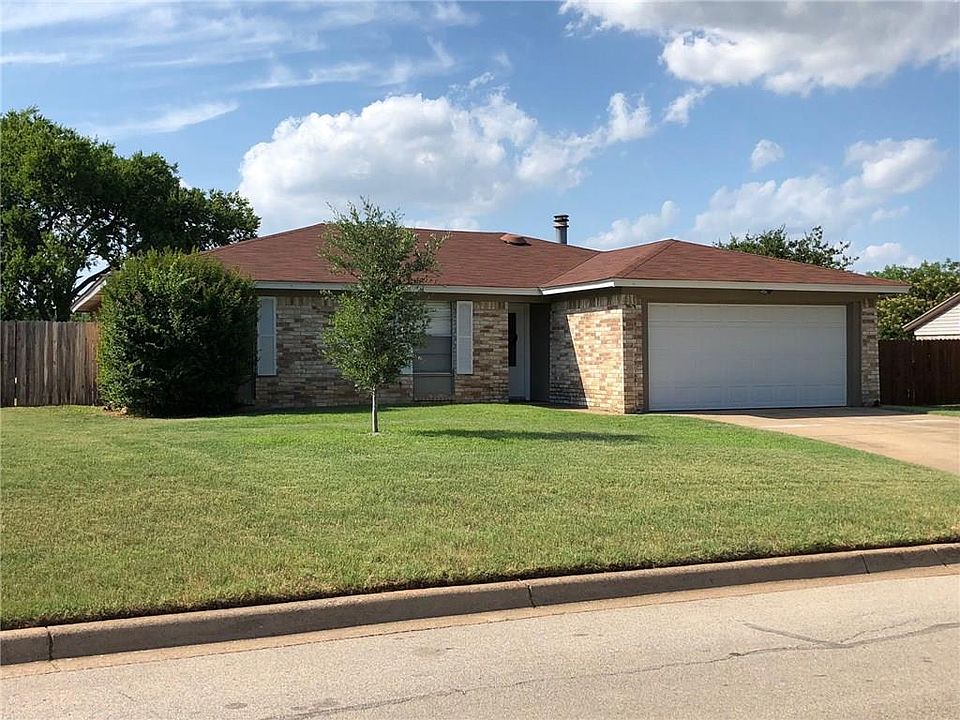 1st image of 604 Daniels Dr