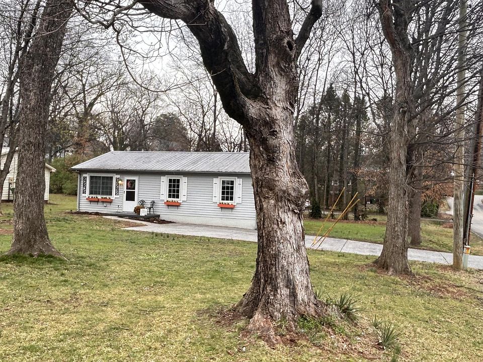 1st image of 216 Stanley Ave