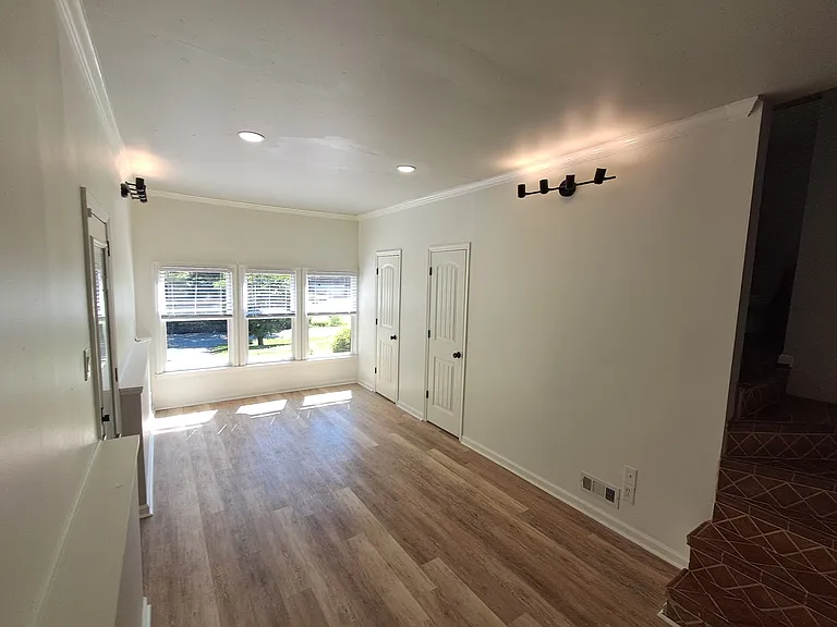 568 Valleywood Dr — Photo 33