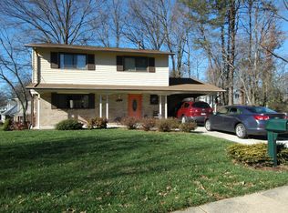 8112 Birmingham Ln, Springfield, VA 22152