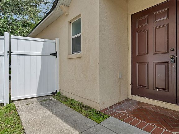 4th image of 8012 Carriage Pointe Dr