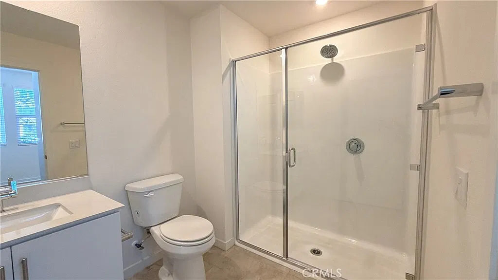 4 bed, 3.5 bath, 2007 sqft, $4,280 — Photo 3