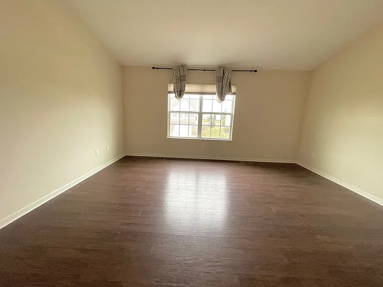 1670 Primrose Ave — Photo 19