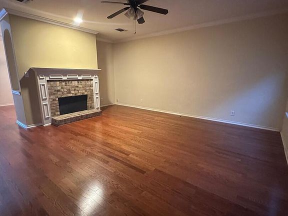 3rd image of 5867 Creekway