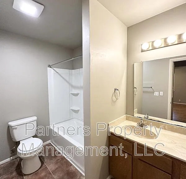 2201 W Deane St — Photo 17