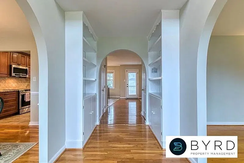 4 bed, 2.5 bath, 2021 sqft, $2,595 — Photo 2