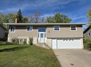 321 15th St NE, Valley City, ND 58072