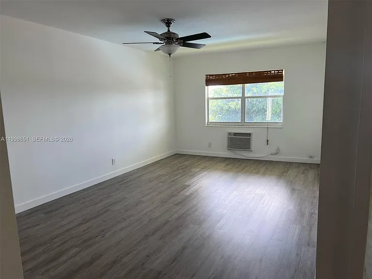 1350 E Sample Rd #306 — Photo 14