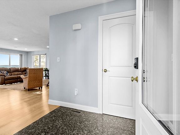 3rd image of 25 King Phillip Rd