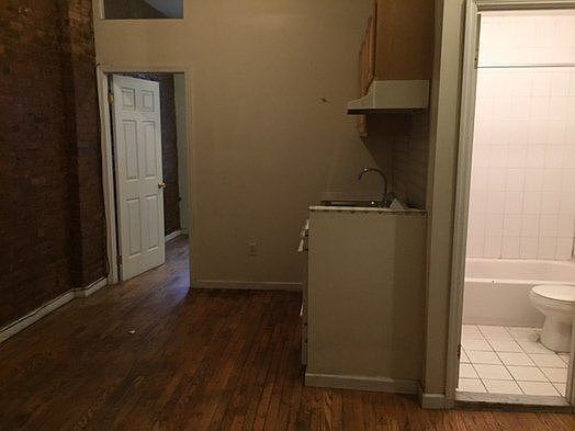 4th image of 1719 Lexington Ave APT 2