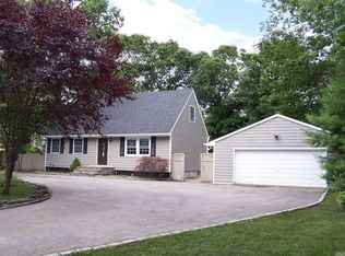 19 Roberts Rd, Shirley, NY 11967