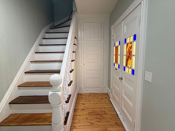 3rd image of 84 Cottage St Floor 1