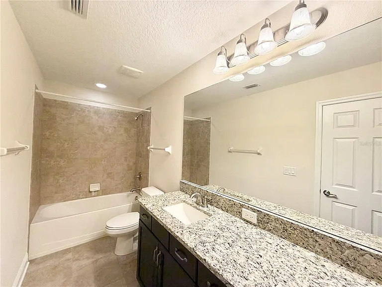 19522 Whispering Brook Dr — Photo 24