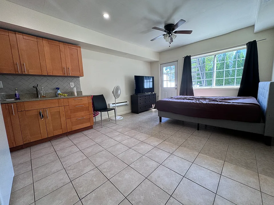 33 Trumbull Pl #1