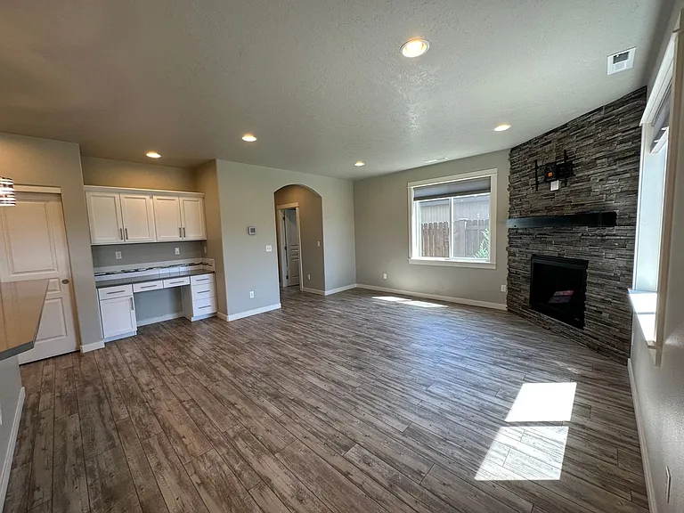 2558 NW Hemlock Way — Photo 5