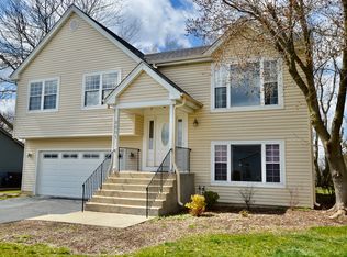 2001 Pine Dr, McHenry, IL 60051