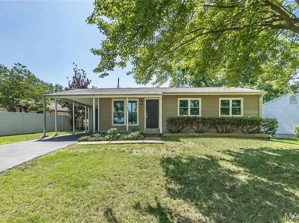11848 Foxwood Dr, Maryland Heights, MO 63043