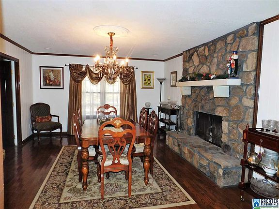 3rd image of 1212 Stonehedge Dr