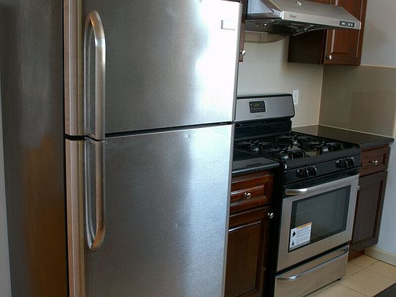 3rd image of 91 Eldridge St APT 12