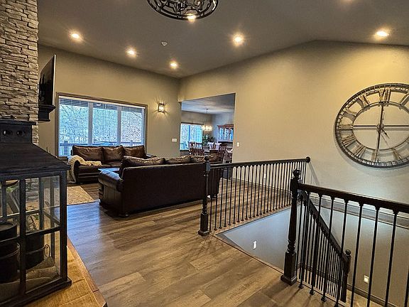 5th image of 255 Timberway Dr