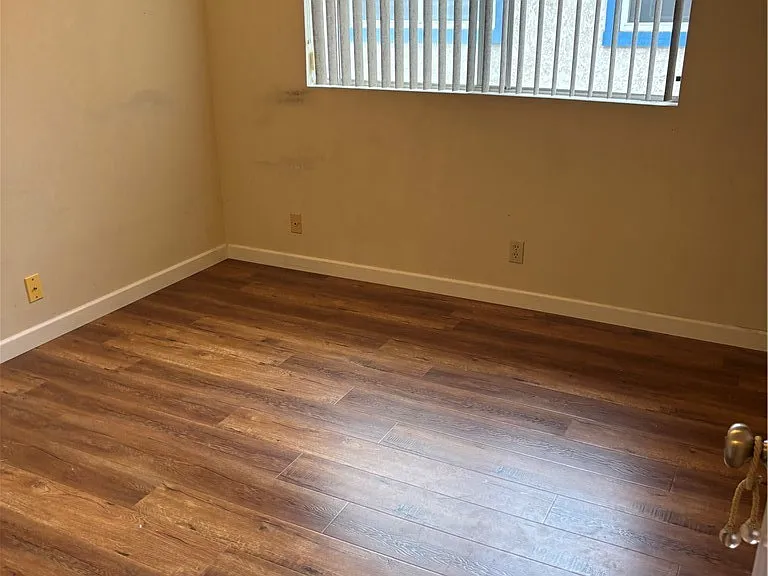 324 S Chandler Ave #H — Photo 2