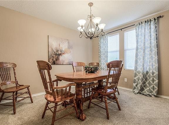 5th image of 810 Bayview Dr