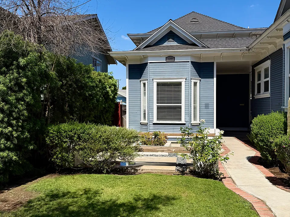 127 W Palmyra Ave