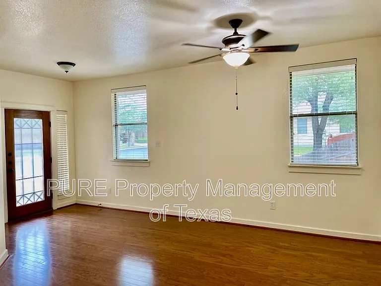 4718 Madrid Dr — Photo 4