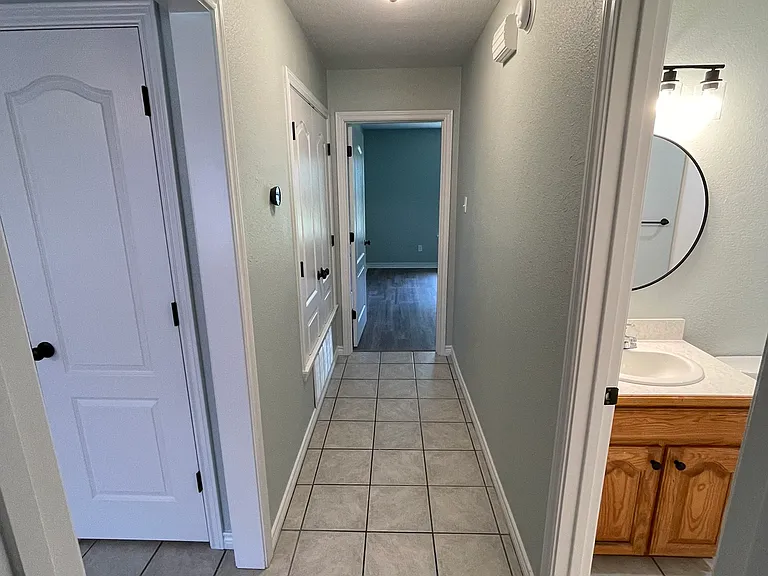 421 W Thomas St — Photo 26