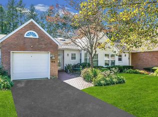 6 Hearthside Dr, Mount Sinai, NY 11766