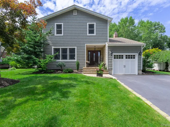 22 Sycamore Lane, Commack, NY 11725