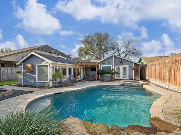 1423 Richelieu Ln, Houston, TX 77018