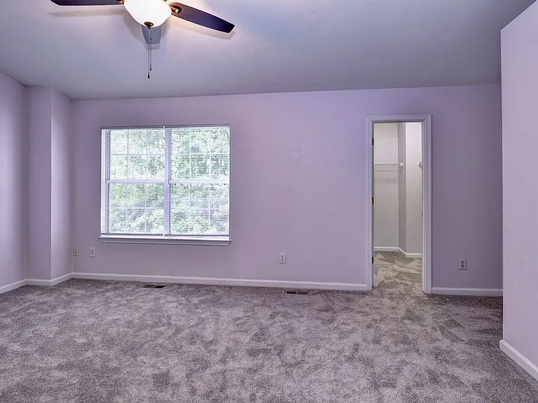 404 Crescent Ct — Photo 15